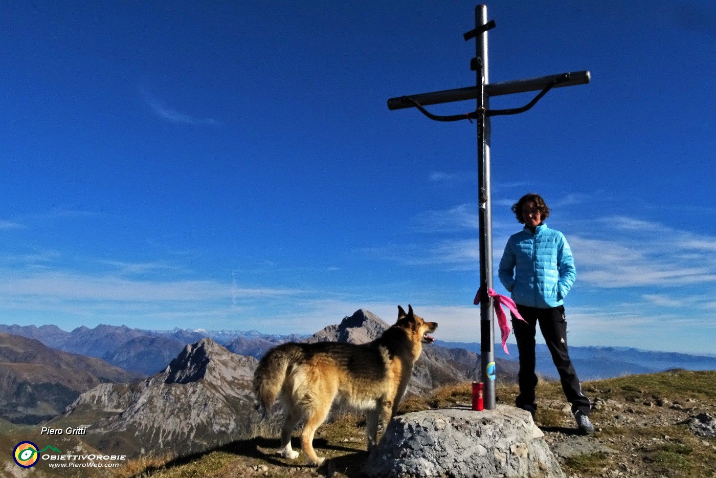 66 Alla croce di vetta di Cima Menna (2300 m).JPG